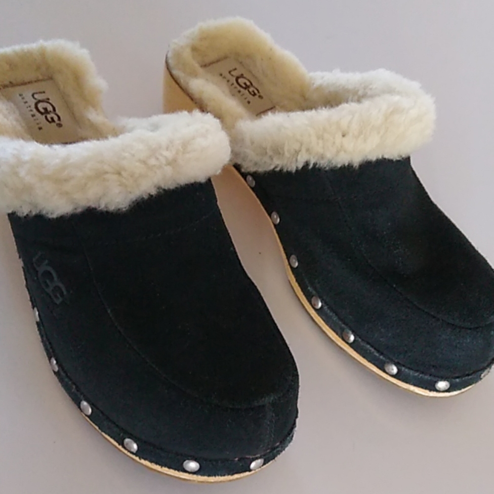 Size 7 Ugg fleece lined clogs